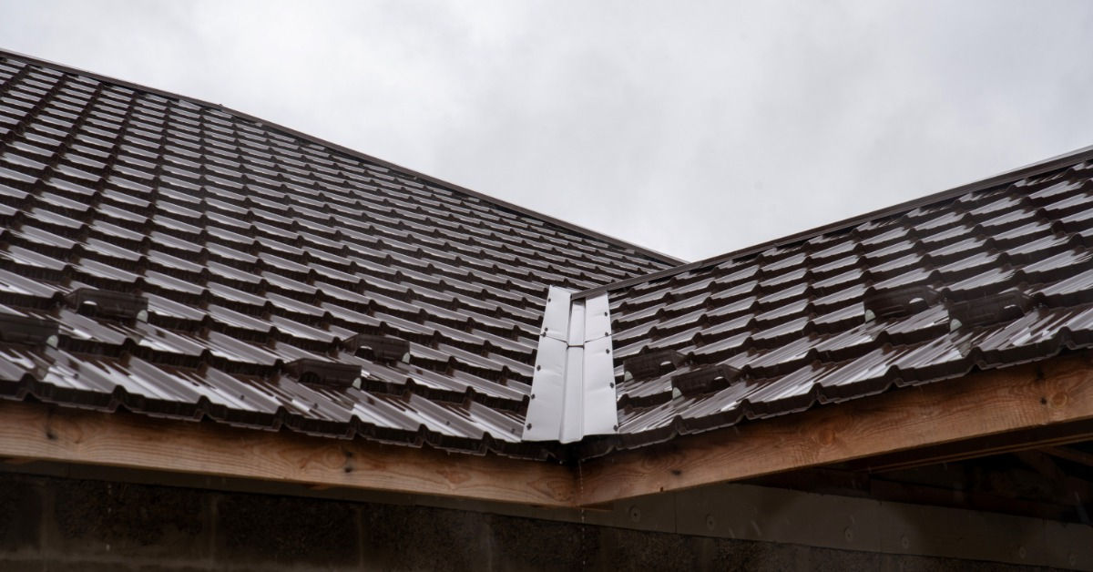 High-Wind Metal Edge Securement Techniques